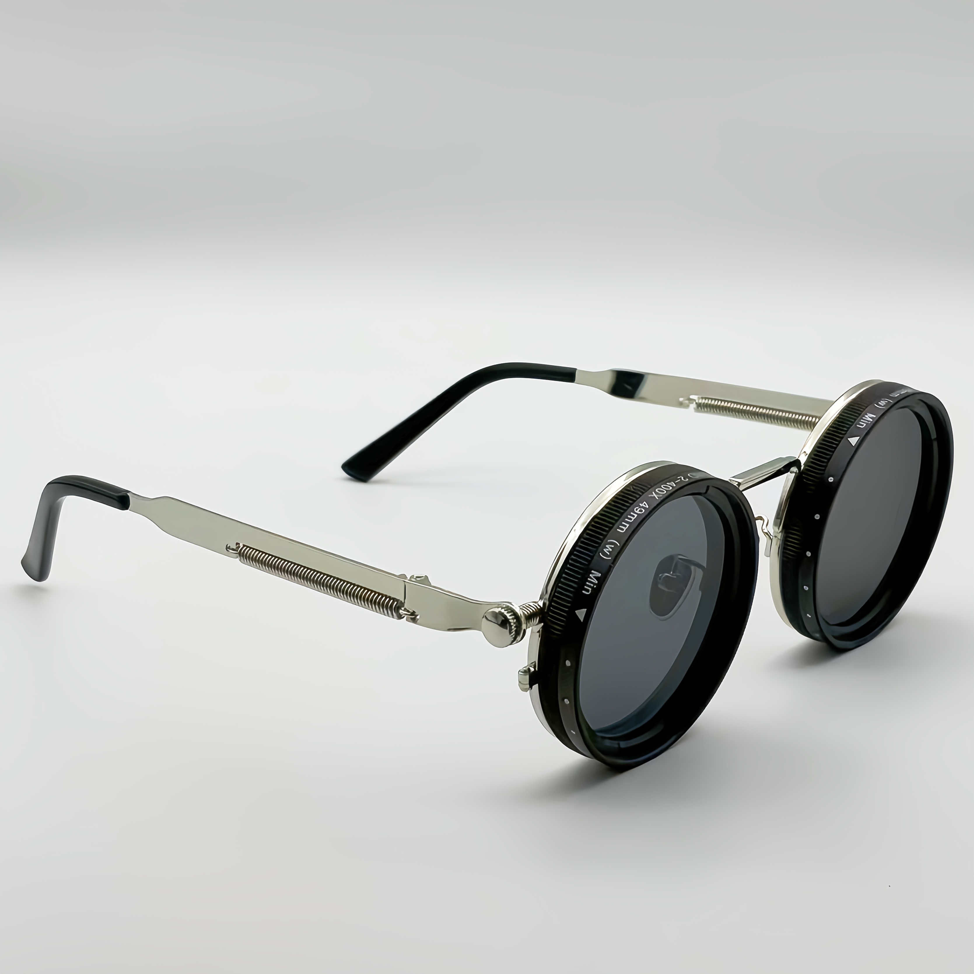 Fashionable Adjustable Sunglasses: Suitable for retro punk parties, sunshade, sun protection and festivals like Easter, graduation season, Halloween and Christmas. With aluminum-magnesium lenses, alloy frames, a glasses case and a lens cloth.